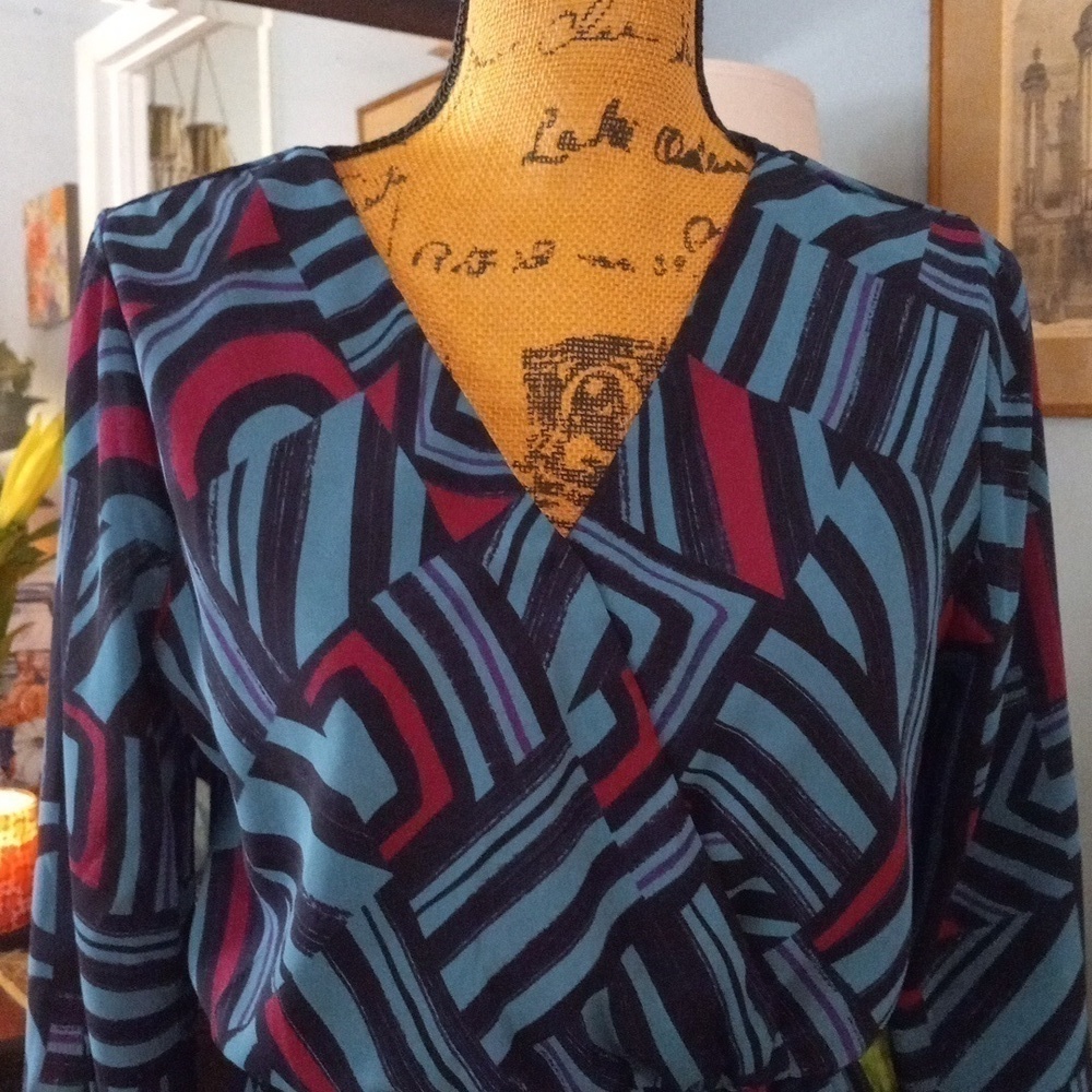 Everly Blue & Fuchsia Graphic Block Print Roll Up Sleeve Pull On Mini Dress - Picture 4 of 15